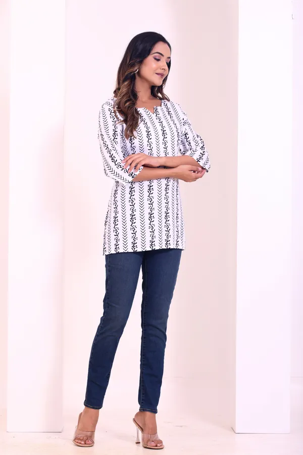 Classic_Women_Black_Lining_Print_White_Short_Kurta