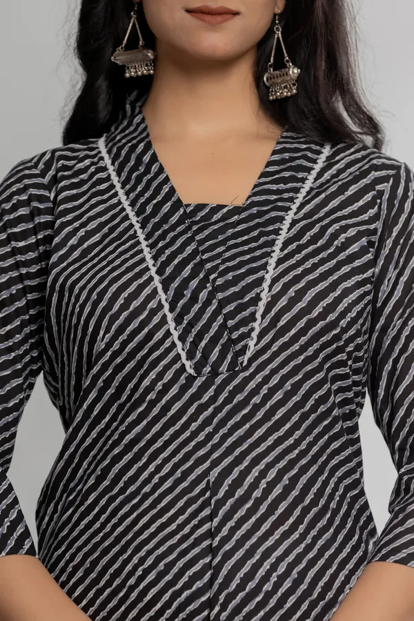 Black_Premium_Cotton_Lahriya_Print_Kurti_For_Women_&_Girls