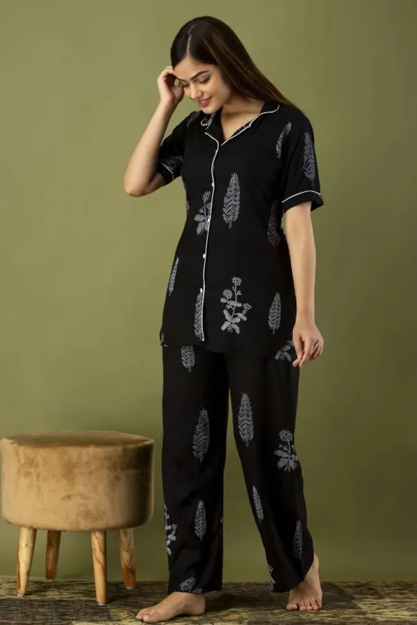 Black_Rayon_Printed_Night_Suit_Set_For_Women