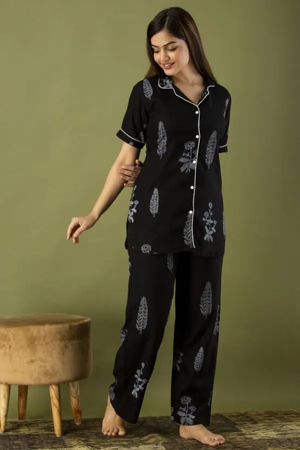 Black_Rayon_Printed_Night_Suit_Set_For_Women