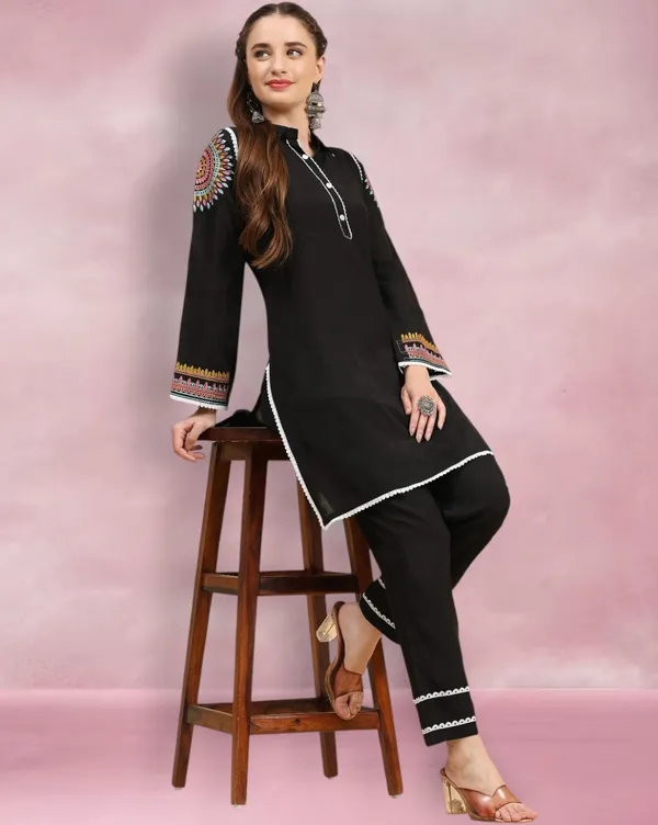 Black_Rayon_Printed_Ethnic_Suit_Set_For_Women