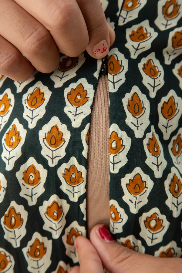BLACK_BUTTI_PRINTED_MATERNITY_DRESS