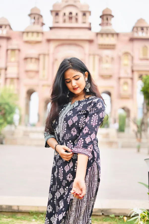 Black_Cotton_Butti_Printed_Kurta_pant_set