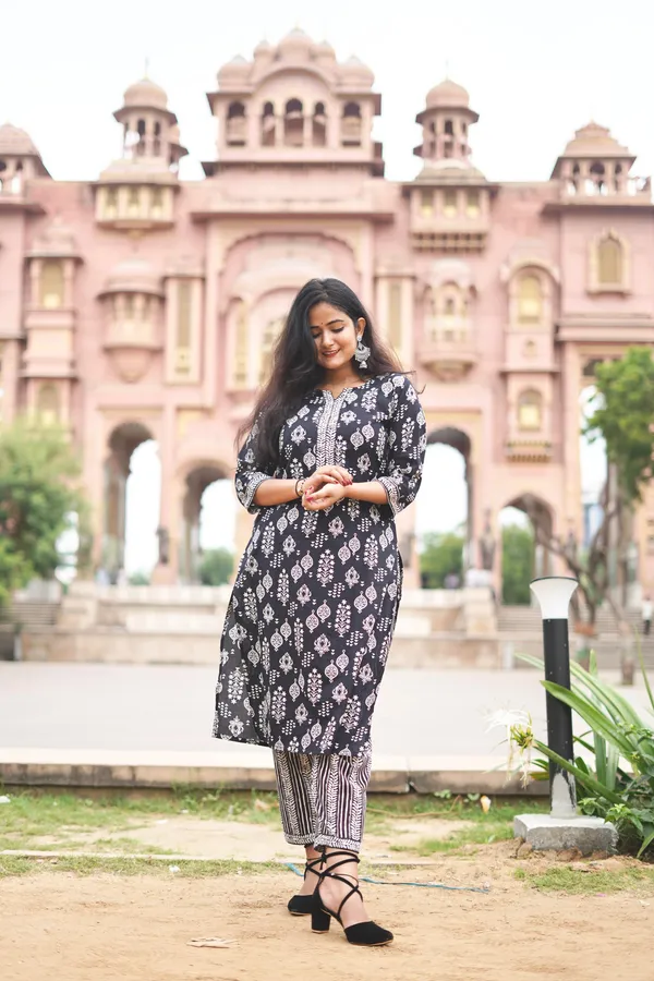 Black_Cotton_Butti_Printed_Kurta_pant_set