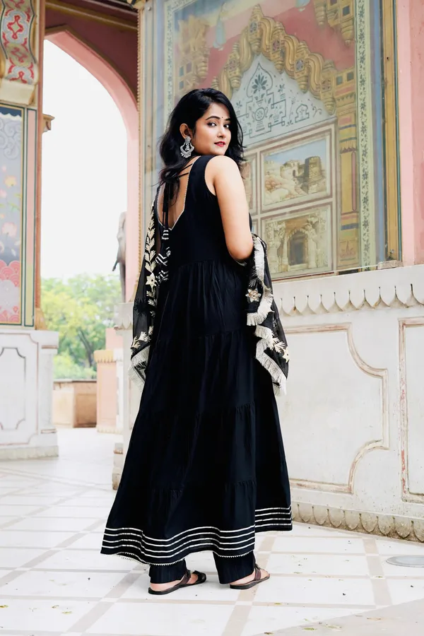 Black_Rayon_Gotapatti_Suit_With_Dupatta_(without_Pant)
