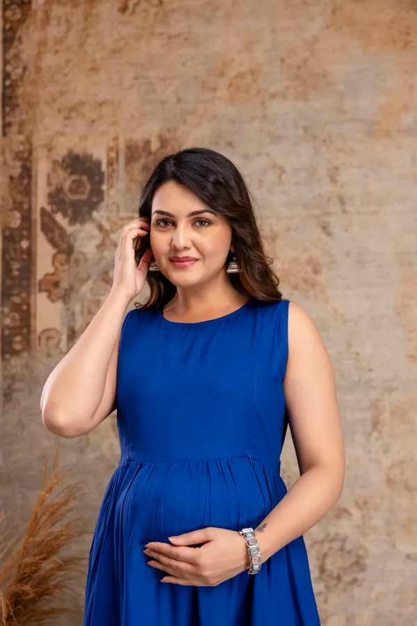 Reyon_Solid_Sleeveless_Maternity_Dress
