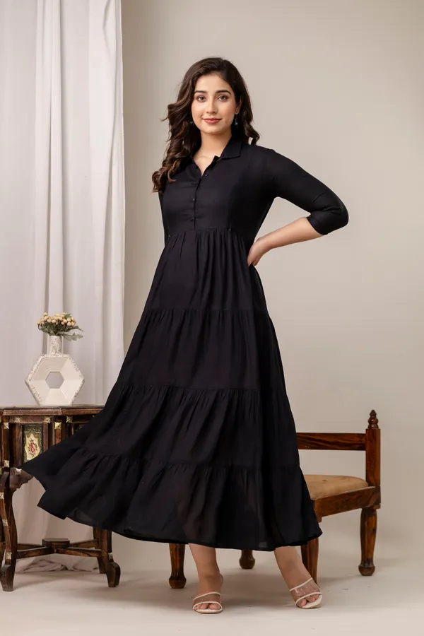 black_shirt_coller_4_tyer_maternity_dress