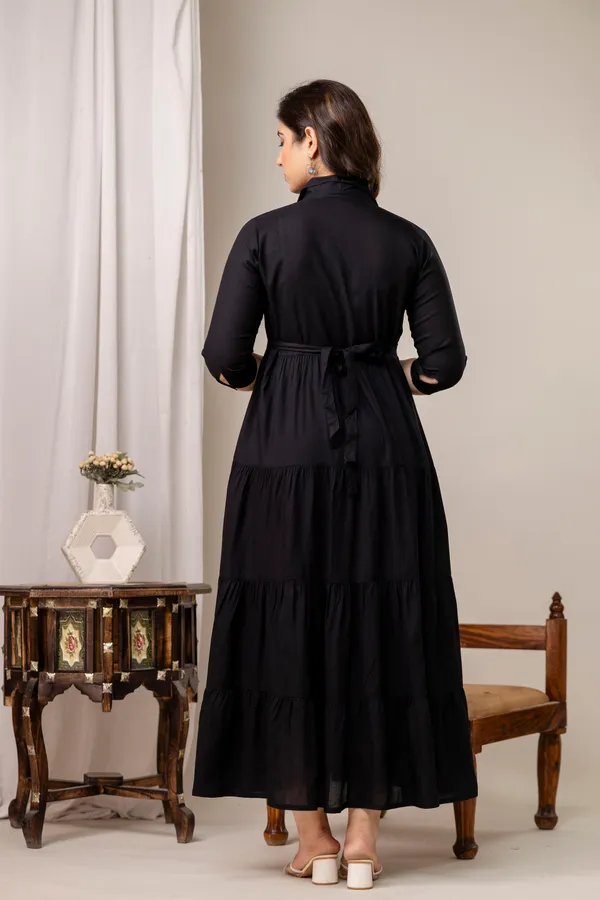 black_shirt_coller_4_tyer_maternity_dress