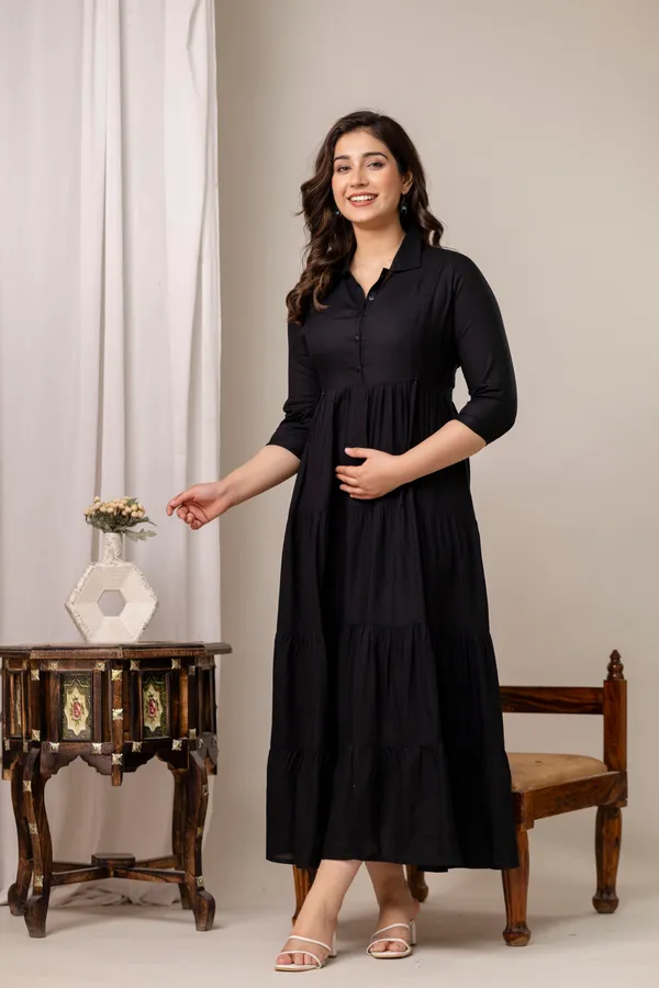 black_shirt_coller_4_tyer_maternity_dress