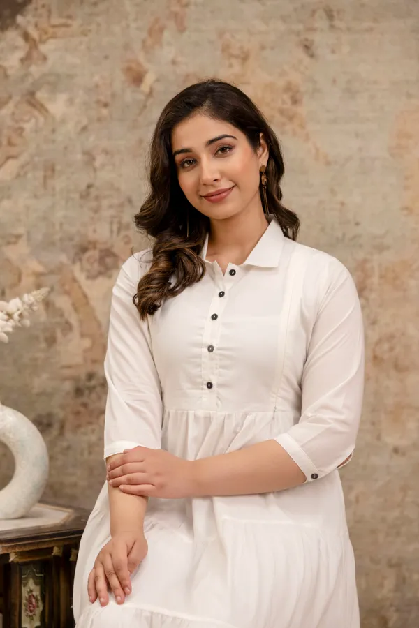 white_shirt_collar_4_tire_maternity_dress