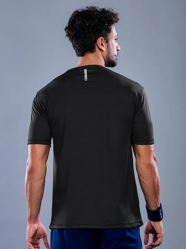 Men's_Solid_Quick_Dry_Sports_Gym_T-Shirt_Breathable_Moisture-Wicking_Half_Sleeve_Round_Crew_Neck_Regular_Fit_Active_Wear