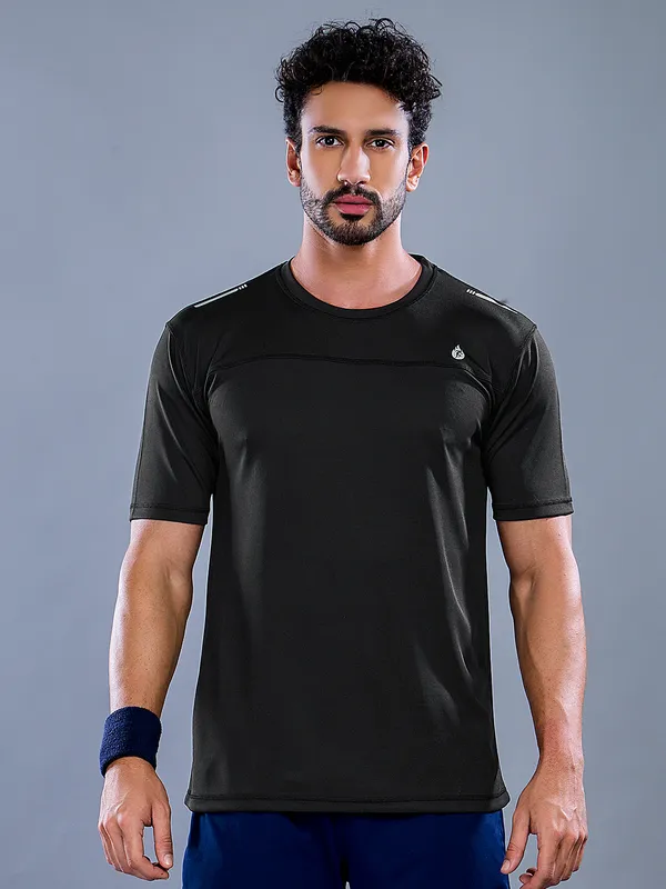 Men's_Solid_Quick_Dry_Sports_Gym_T-Shirt_Breathable_Moisture-Wicking_Half_Sleeve_Round_Crew_Neck_Regular_Fit_Active_Wear