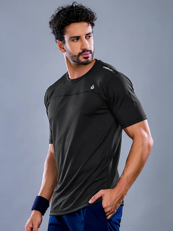 Men's_Solid_Quick_Dry_Sports_Gym_T-Shirt_Breathable_Moisture-Wicking_Half_Sleeve_Round_Crew_Neck_Regular_Fit_Active_Wear