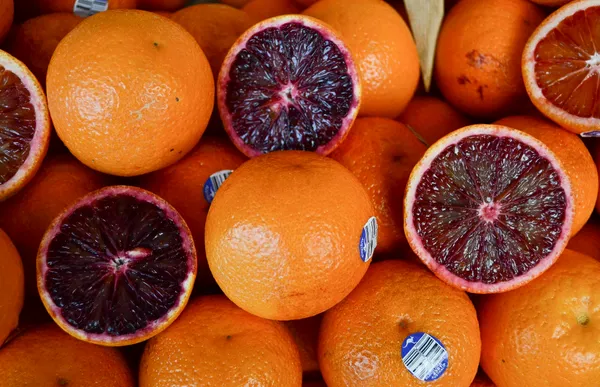 Blood_Orange_Healthy_&_Refreshing_Orange_Fruit_Plant_&_Tree_(1.5-3.5_Ft_Hight)_For_Home_Garden_Well_Watered_Blood_Orange_Grafted__Fruit_Plant_(Hybrid,_Pack_Of_1)