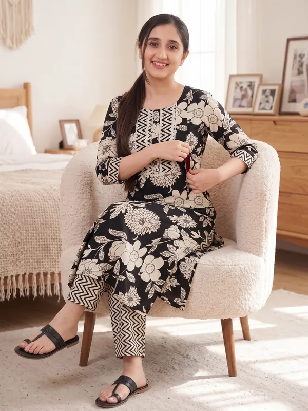 Mama_World_Printed_Feeding_Kurti_Pant_Set_with_2-Side_Invisible_Zips
