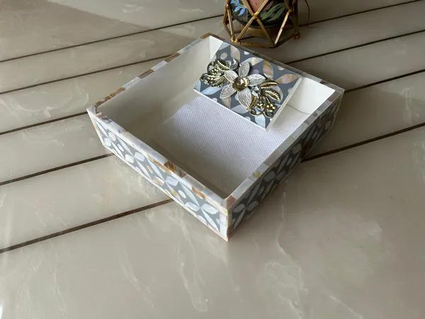 Designer_Ethereal_-_Mother_of_Pearl_-_Weight_Tissue_Holder