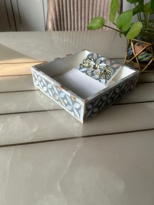 Designer_Ethereal_-_Mother_of_Pearl_-_Weight_Tissue_Holder