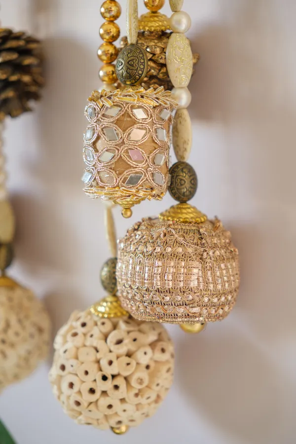 Traditional_Door_Hanging_|_Gold_Plated_Perfect_Housewarming_or_Wedding_Gift