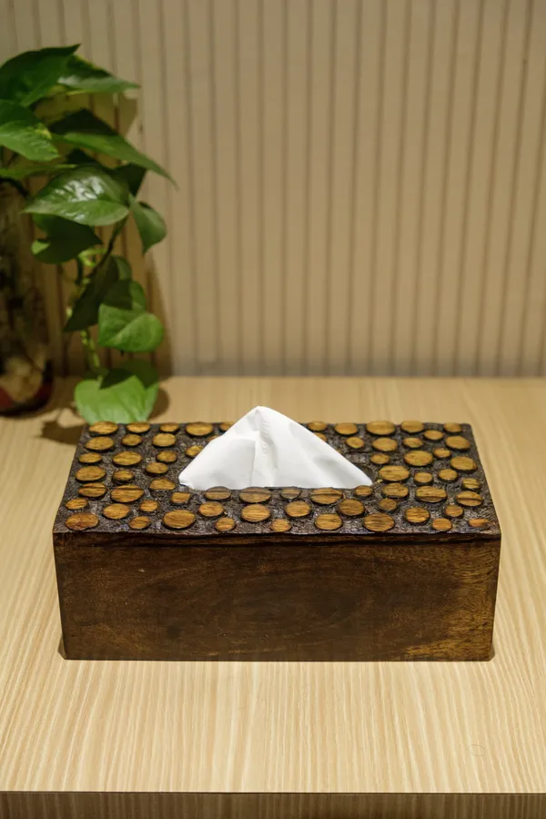 Dotted_Wooden_Tissue_Box_(21cmx12cmx7cm)