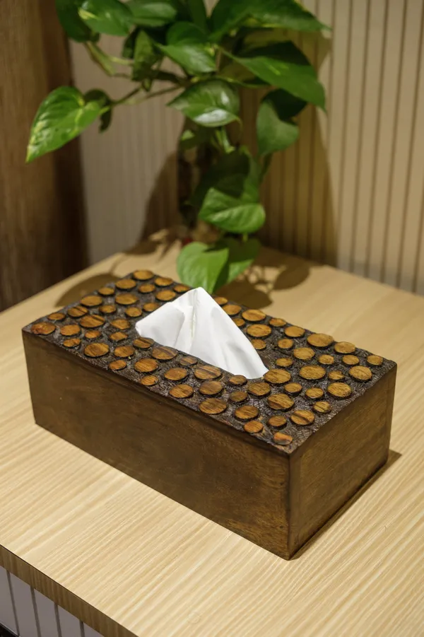 Dotted_Wooden_Tissue_Box_(21cmx12cmx7cm)