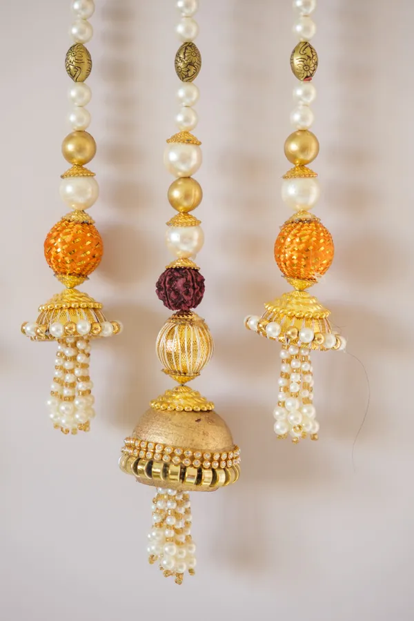Premium_Festive_Door_Accent_|_Gold_Plated_Must-Have_Side_Hanging_for__Décor