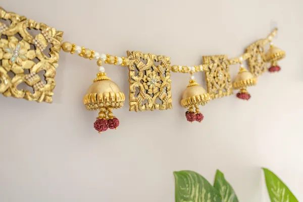 42-Inch_Luxury_Wooden_Toran_|_Gold_Plated_Exquisite_Gift_for_Housewarming