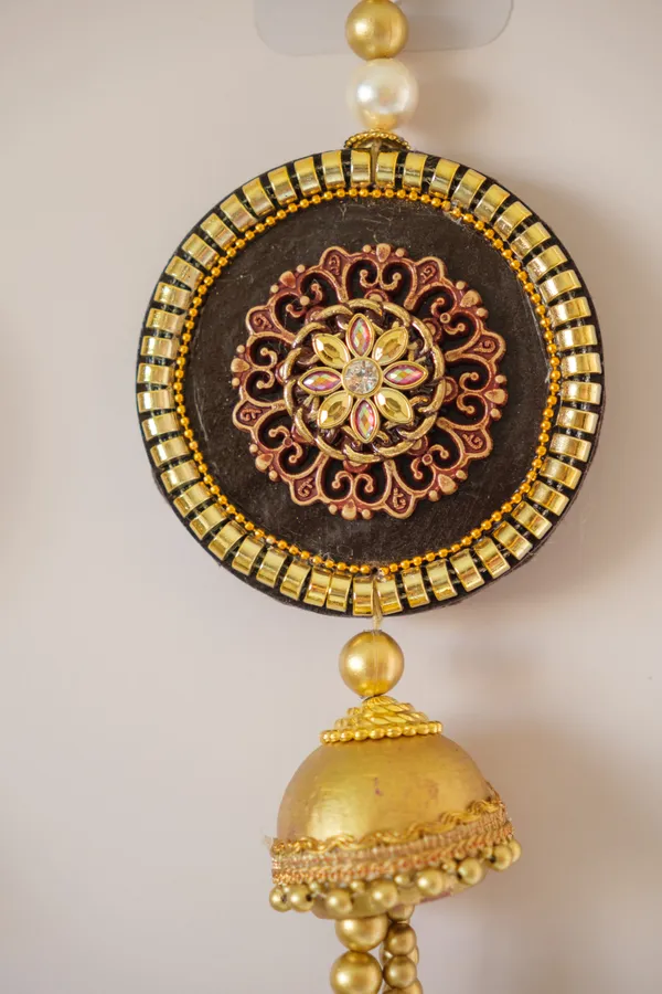 Timeless_Side_Door_Hanging_|_Gold_Plated_Traditional_Décor_for_Housewarming_Gifts