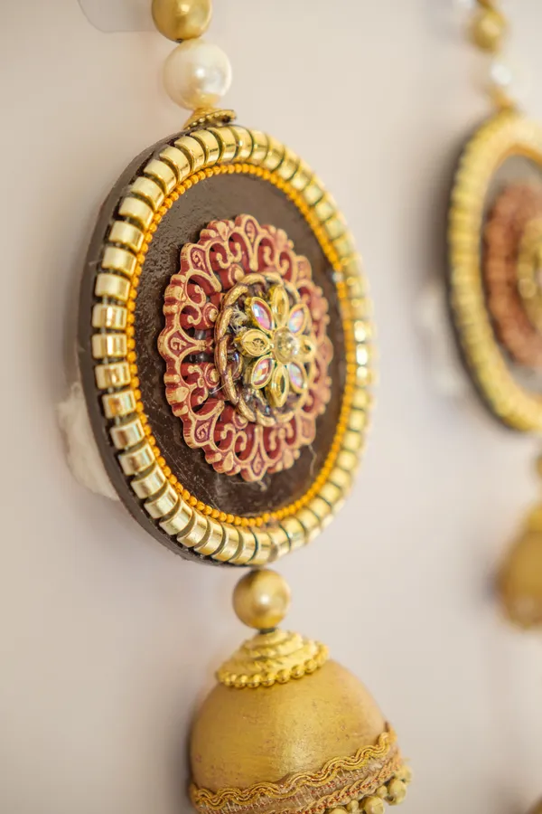 Timeless_Side_Door_Hanging_|_Gold_Plated_Traditional_Décor_for_Housewarming_Gifts