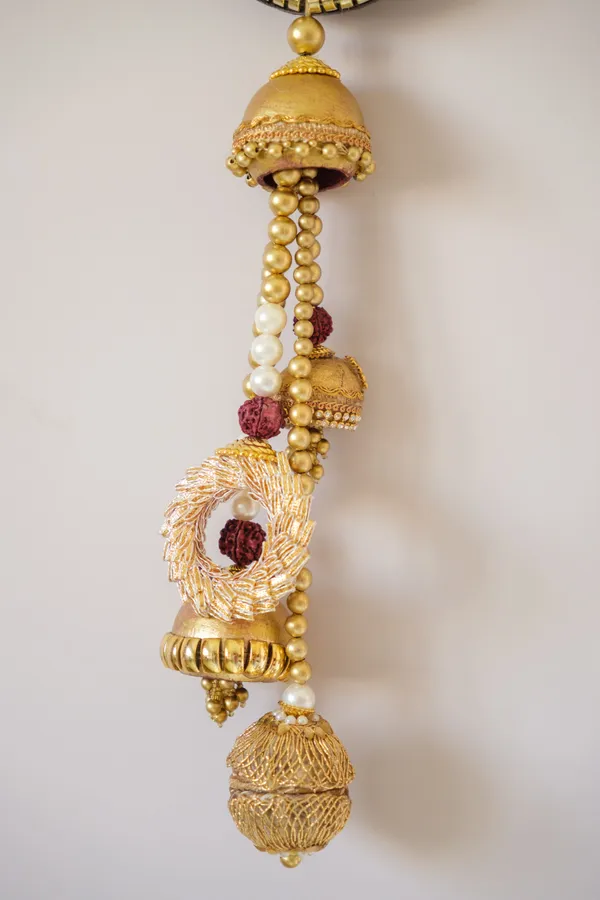 Timeless_Side_Door_Hanging_|_Gold_Plated_Traditional_Décor_for_Housewarming_Gifts