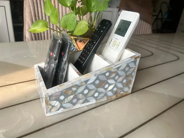 Ethereal_-_Mother_of_Pearl_-_Remote_Stand