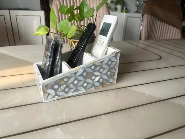 Ethereal_-_Mother_of_Pearl_-_Remote_Stand