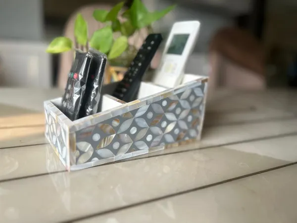 Ethereal_-_Mother_of_Pearl_-_Remote_Stand