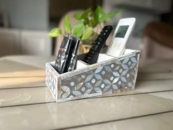 Ethereal_-_Mother_of_Pearl_-_Remote_Stand