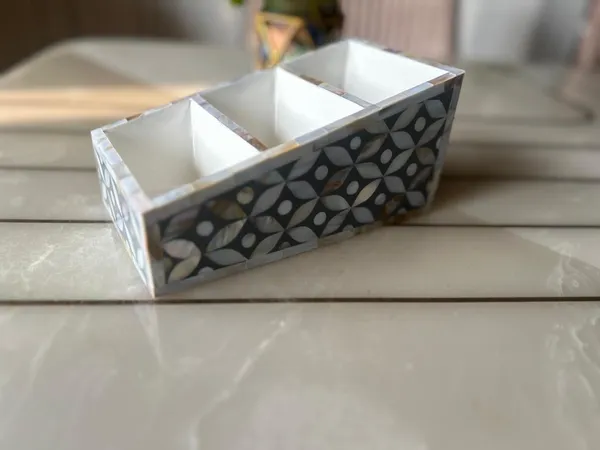 Ethereal_-_Mother_of_Pearl_-_Remote_Stand
