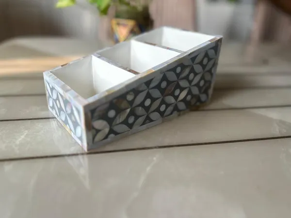Ethereal_-_Mother_of_Pearl_-_Remote_Stand