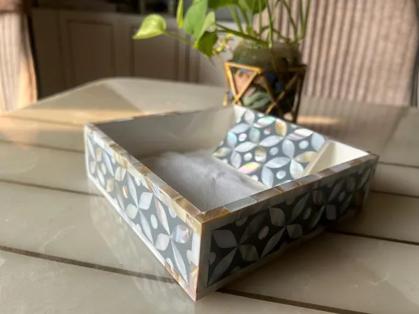 Ethereal_-_Mother_of_Pearl_-_Weight_Tissue_Holder