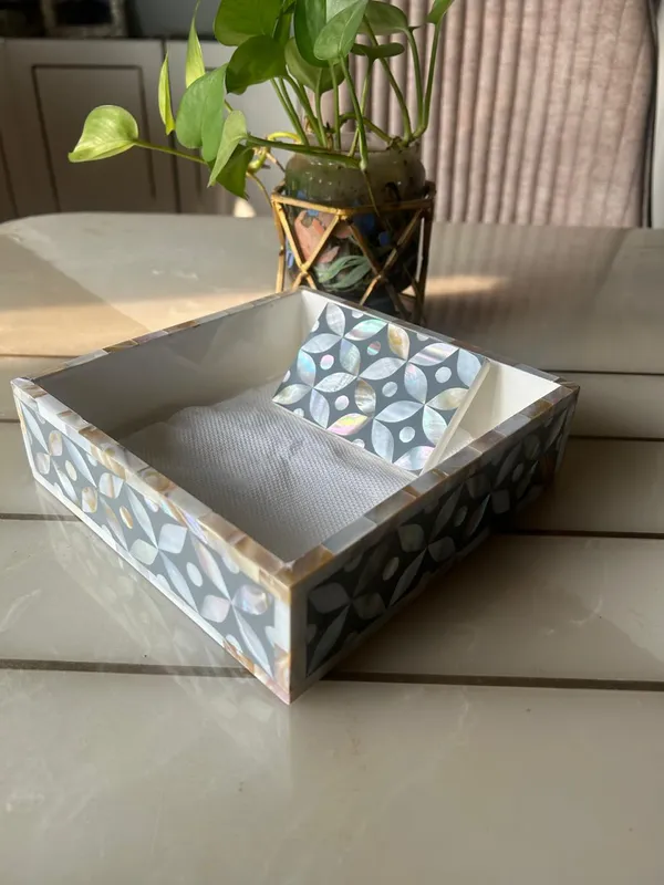 Ethereal_-_Mother_of_Pearl_-_Weight_Tissue_Holder