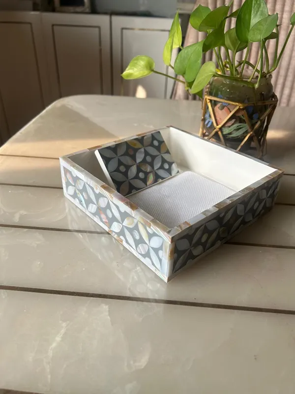 Ethereal_-_Mother_of_Pearl_-_Weight_Tissue_Holder
