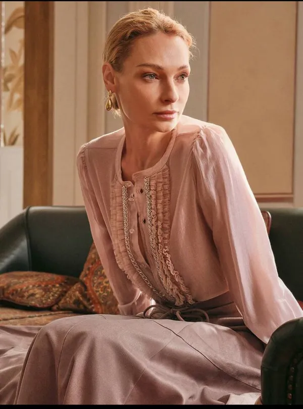 Cotton_Formal_Shirt_With_3-D_Flower_Embroidey