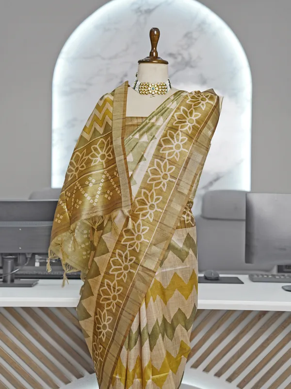 Soft_Tussar_Silk_sarees_with_Beautiful_Digital_Print_With_Attractive_Border_And_Contrast_Print_Blouse_With_Tassels