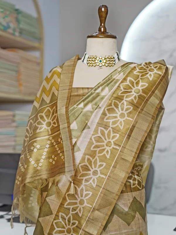 Soft_Tussar_Silk_sarees_with_Beautiful_Digital_Print_With_Attractive_Border_And_Contrast_Print_Blouse_With_Tassels