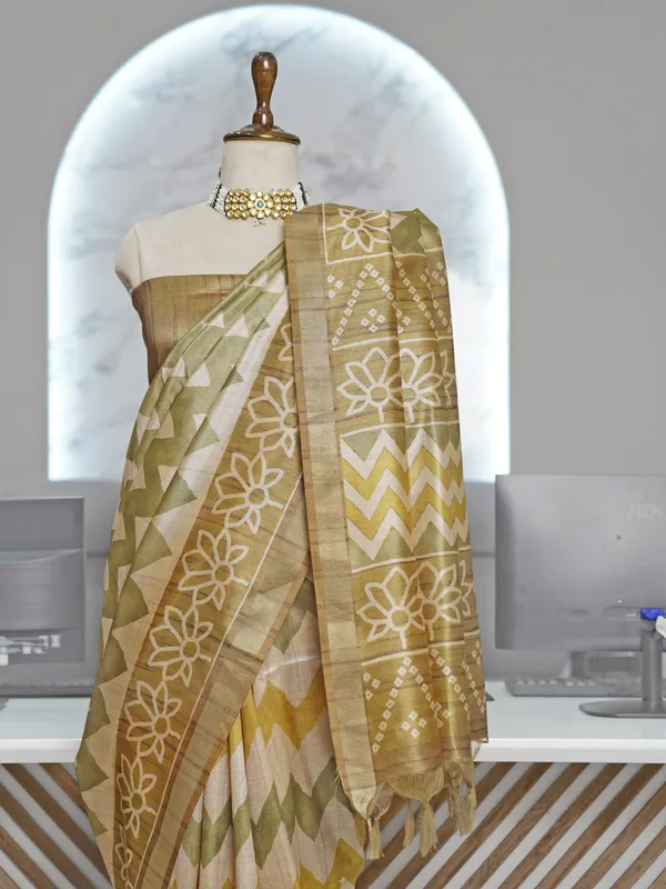 Soft_Tussar_Silk_sarees_with_Beautiful_Digital_Print_With_Attractive_Border_And_Contrast_Print_Blouse_With_Tassels