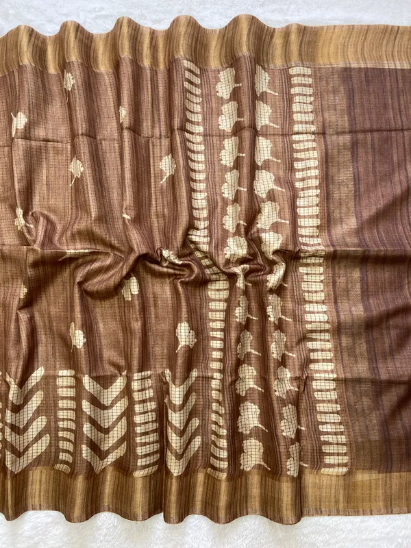 Kanika_Coffee_Brown_–_Checks_Design_Aesthetic_Edit_for_You_|_Soft_Tussar_Silk_Saree_with_Digital_Print,_Checks_Design_Saree_&_Digital_Print_Blouse