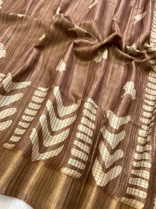 Kanika_Coffee_Brown_–_Checks_Design_Aesthetic_Edit_for_You_|_Soft_Tussar_Silk_Saree_with_Digital_Print,_Checks_Design_Saree_&_Digital_Print_Blouse
