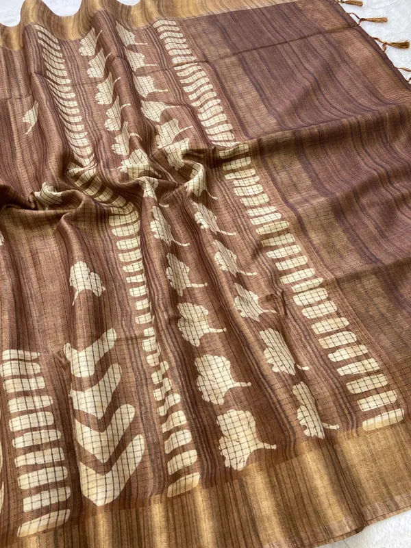 Kanika_Coffee_Brown_–_Checks_Design_Aesthetic_Edit_for_You_|_Soft_Tussar_Silk_Saree_with_Digital_Print,_Checks_Design_Saree_&_Digital_Print_Blouse