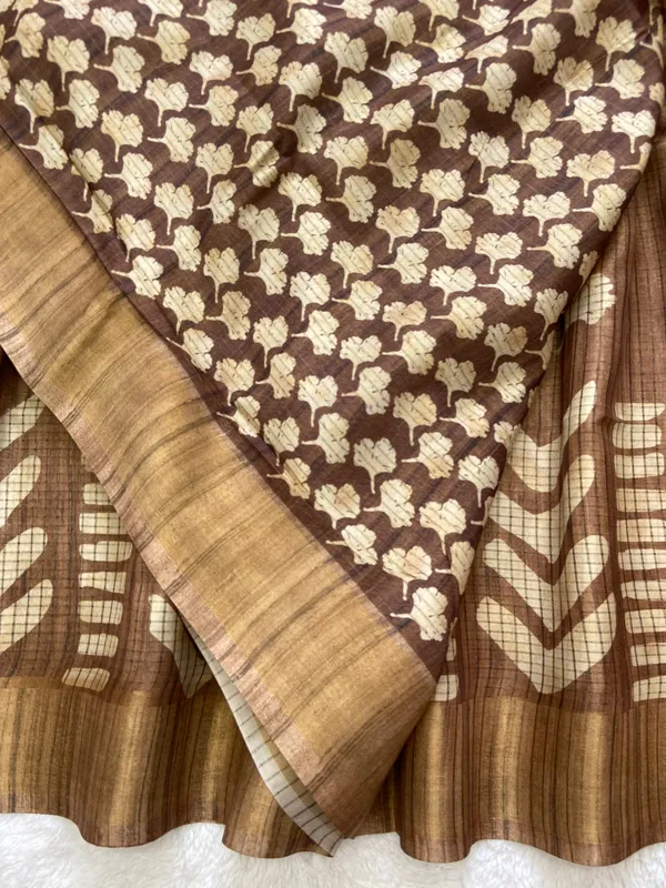 Kanika_Coffee_Brown_–_Checks_Design_Aesthetic_Edit_for_You_|_Soft_Tussar_Silk_Saree_with_Digital_Print,_Checks_Design_Saree_&_Digital_Print_Blouse