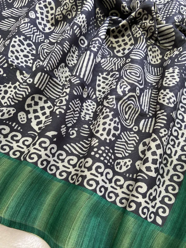 Deepali_Green_–_Row_of_Lamps_Diwali_Special_|_Soft_Tussar_Silk_Saree_with_Print,_Border_&_Contrast_Print_Blouse_with_Tassels