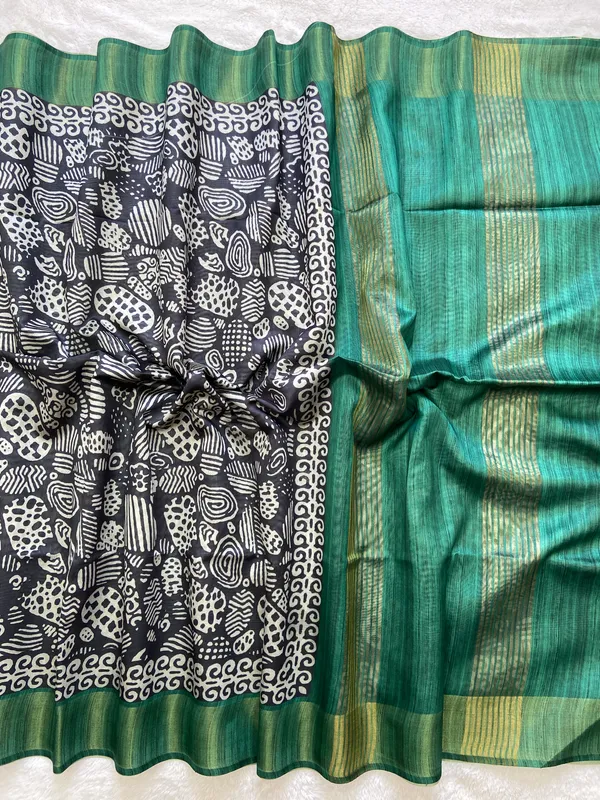 Deepali_Green_–_Row_of_Lamps_Diwali_Special_|_Soft_Tussar_Silk_Saree_with_Print,_Border_&_Contrast_Print_Blouse_with_Tassels