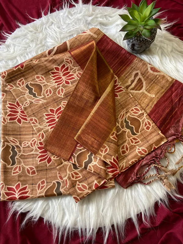 Soft_Tussar_Silk_sarees_with_Beautiful_Digital_Print_With_Attractive_Border_And_Contrast_Print_Blouse_With_Tassels