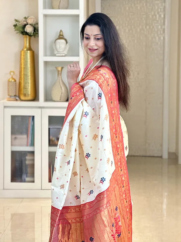 Premium_Soft_Paithani_Silk_sarees_With_Beautiful_Weaving_Pattern_With_Attractive_Rich_Pallu_And_Border_And_Weaving_Blouse_With_Tassels